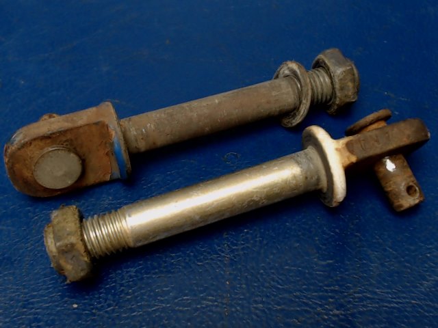 402 057 Piper - Bolt-Eye Hinge(AN44-17A) Qty 2