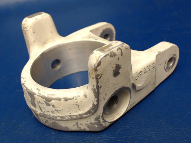 0543007-2 Cessna - Fitting-nose Gear Collar