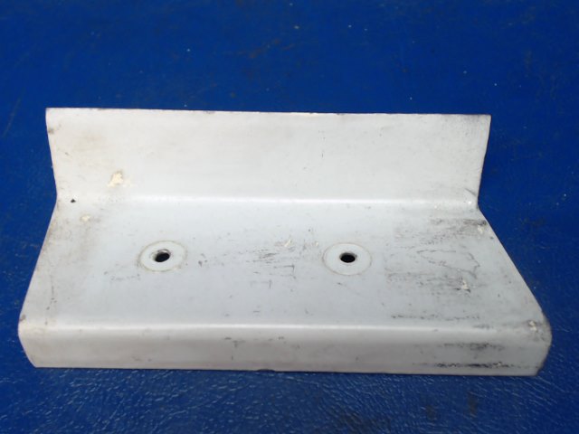 67552-00 Piper - RETAINER - Windshield attachment left
