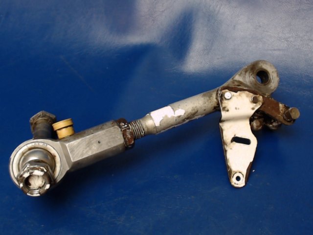 67797-07 Piper - LINK - Main gear truss right