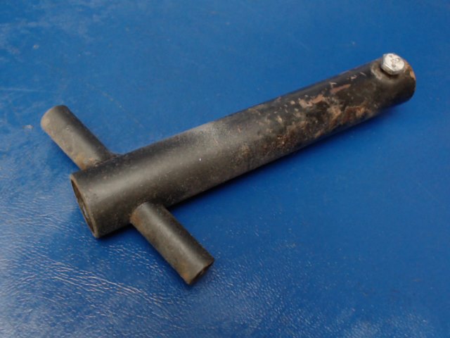 0411307 Cessna - Arm-Rudder Bar