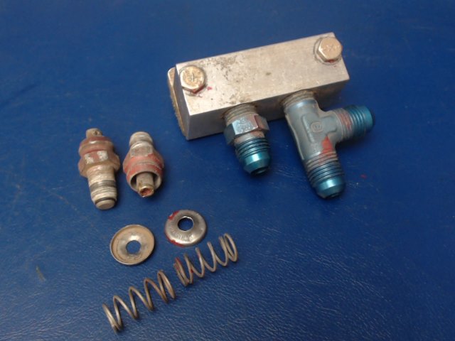 37187-00 Piper - MANIFOLD - Fuel drain