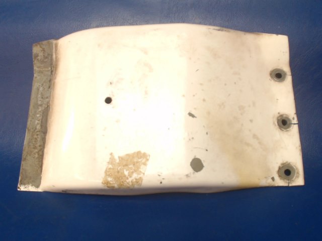 63942-01 Piper - COVER - Wing bolt right (Cracked at Screwholes)