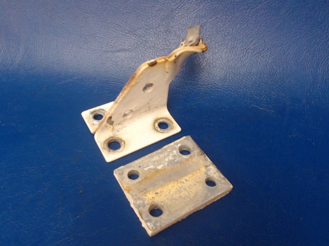 0523008-4 Cessna - Stop-Door Catch RH