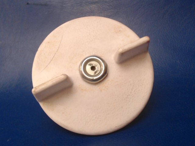 C156003-0101 Cessna - Fuel Cap - Vented (Cracked)