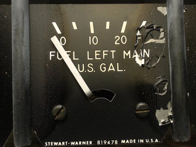 819478 Stewart Warner - INSTRUMENT - Fuel Left Main (Face peeling-See photos)