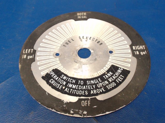 0500246-11 Cessna - PLACARD-FUEL SELECTOR