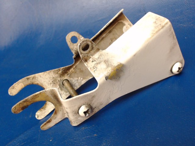 NPN Cessna - Bracket-Safety Switch LH Strut Only