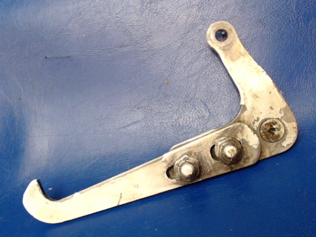 5041023-5 Cessna - HOOK-UPLOCK RH FWD