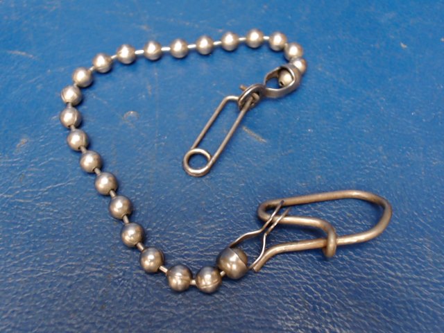 0823410-4 Cessna - CHAIN - Fuel Cap