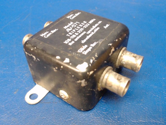 AV-571 Antenna Specialist - TRIPLEXER
