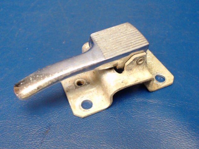 464 046 Piper - HANDLE - Door (113-837-020)