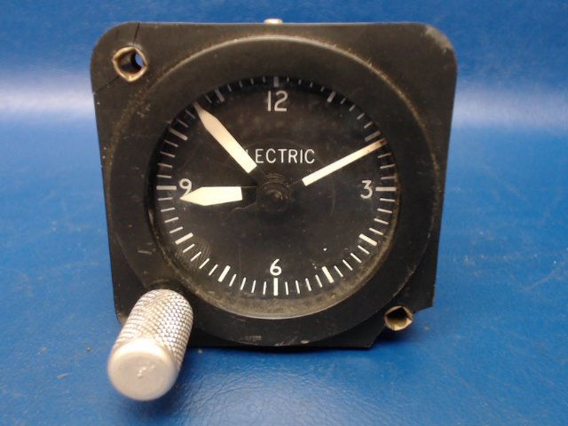 548 868 BORG INST - INSTRUMENT - Clock (MD88P) - CRACKED AT MOUNTING SCREW (INOP)