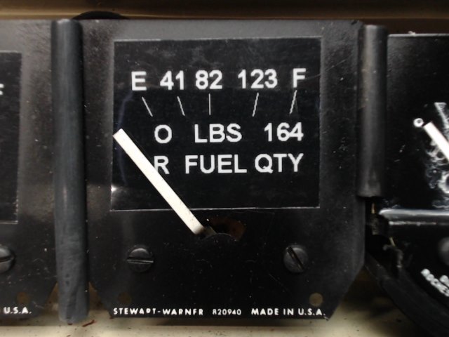 820940 Stewart Warner - R FUEL QTY GAUGE 0 LBS 164 Right RH