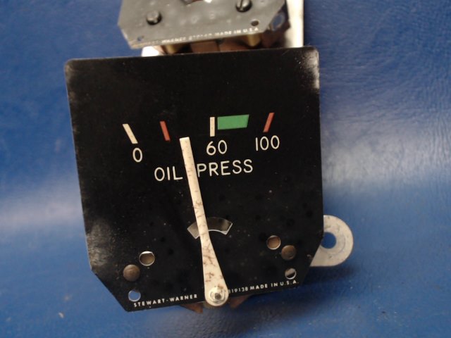 819138 Stewart Warner - AS-IS Gauge-Oil Pressure (Broken)