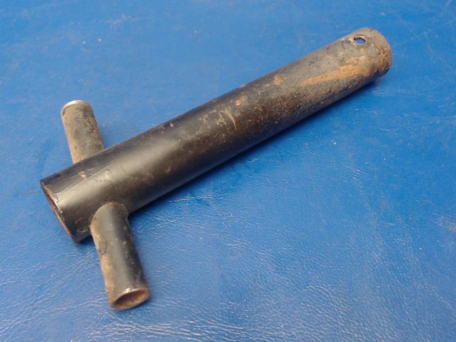 0411307 Cessna - Arm-Rudder Bar