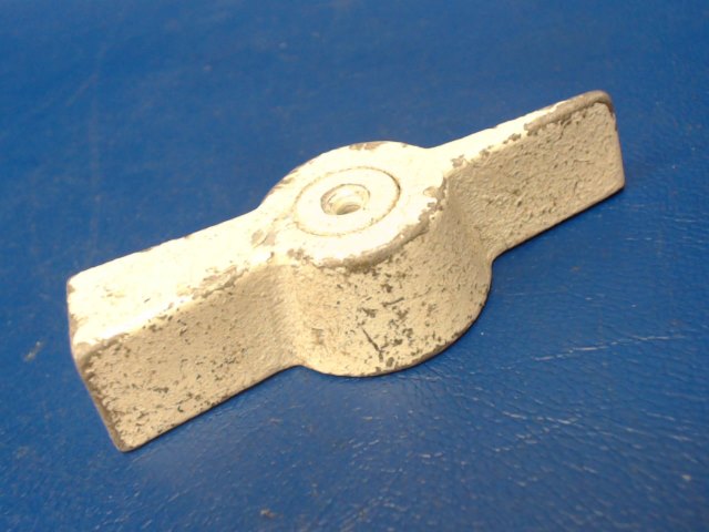 0811132-3 Cessna - KNOB-FUEL SELECTOR.