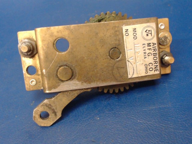5015104-3 Airborne - Gear Box-Fuel Selector Control LH( Model 1M2-3)
