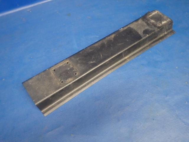 68091-14 Piper - CHANNEL- Seat trim LH center