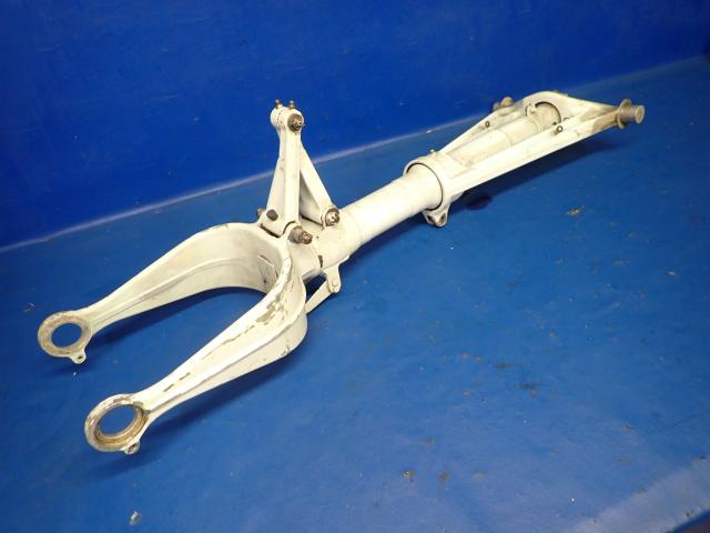NPN Cessna - Trunnion &amp; Strut-Nose Gear