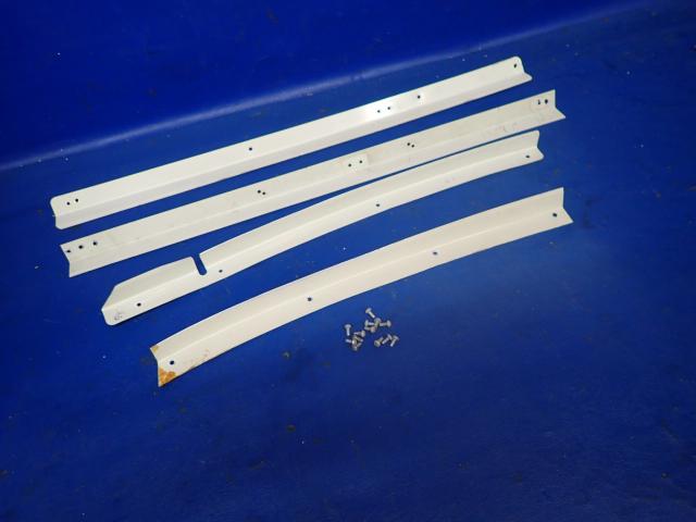 NPN Piper - Retainer Set LH Rear Window