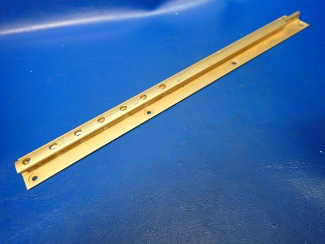 MC0411545-1 McFarlane - Seat Rail - Outboard