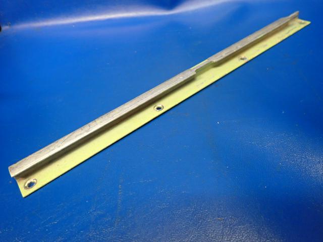 0411983-2 Cessna - Seat Rail - Inboard
