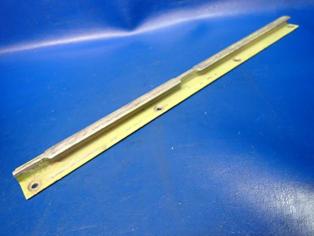 0411983-2 Cessna - Seat Rail - Inboard