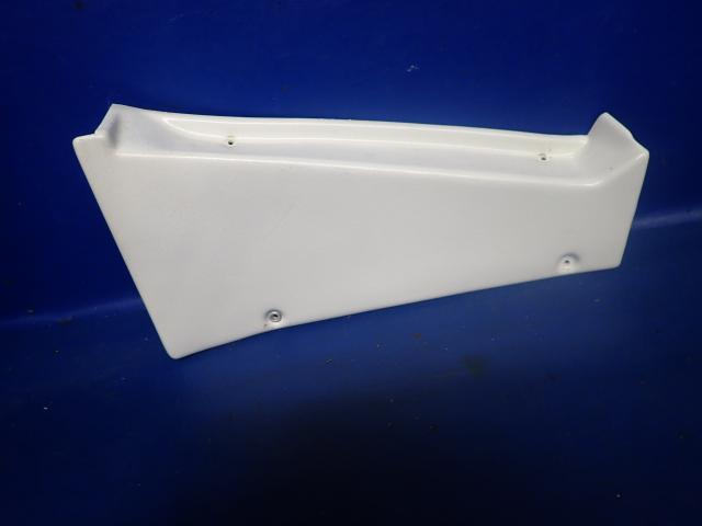 68692-00 Piper - COVER -Window trim right