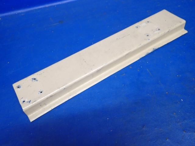 68091-04 Piper - CHANNEL - Seat trim left center