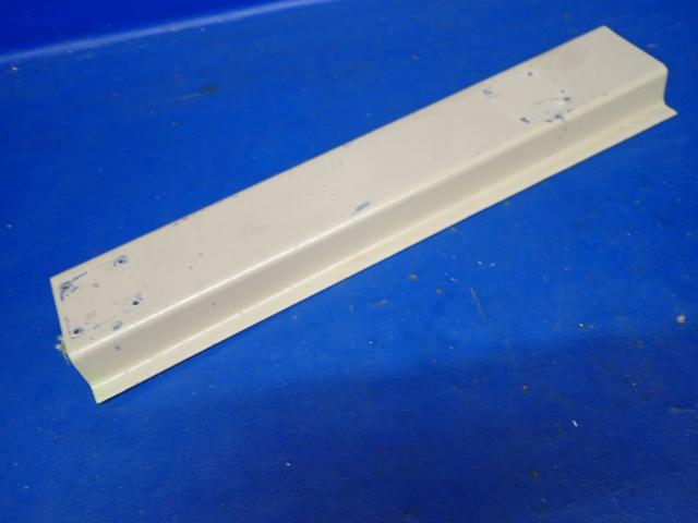 68091-05 Piper - CHANNEL - Seat trim right center