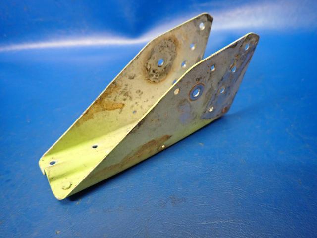 0412043-3 Cessna - Bracket Assembly - Pully LH