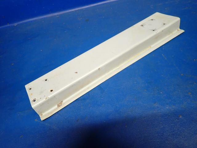68090-16 Piper - CHANNEL seat trim left rear