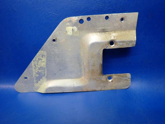 0413388-3 Cessna - HANDLE PLATE-LH