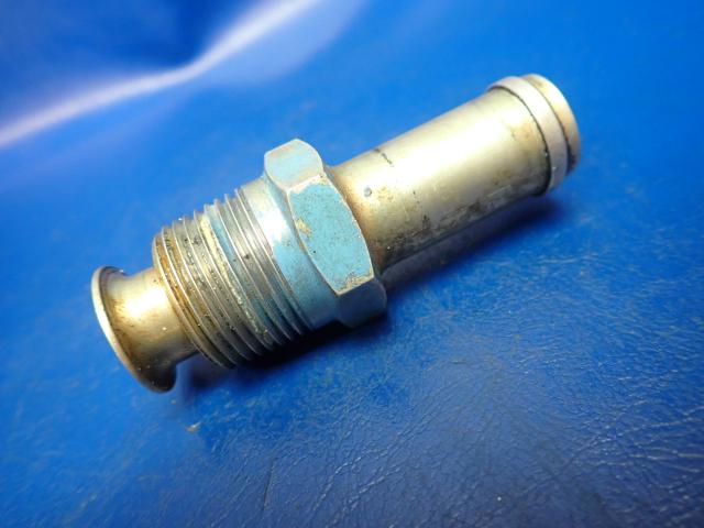 AN840-12D Lycoming O-320-H2AD - FITTING Breather