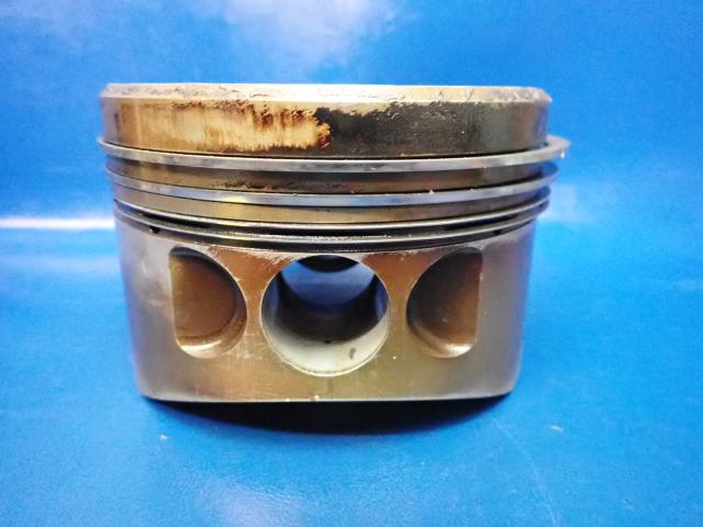 LW-15357 Lycoming O-320-H2AD - PISTON Compression ratio 9.0:1