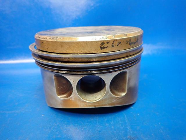 LW-15357 Lycoming O-320-H2AD - PISTON Compression ratio 9.0:1