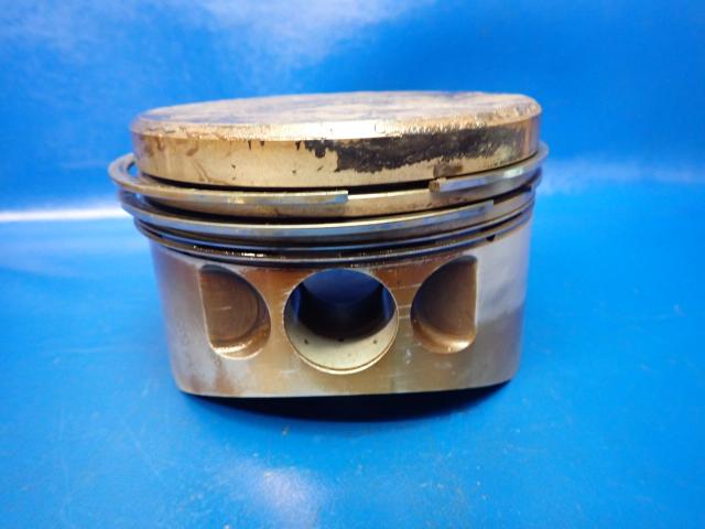 LW-15357 Lycoming O-320-H2AD - PISTON Compression ratio 9.0:1