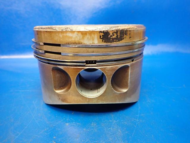 LW-15357 Lycoming O-320-H2AD - PISTON Compression ratio 9.0:1