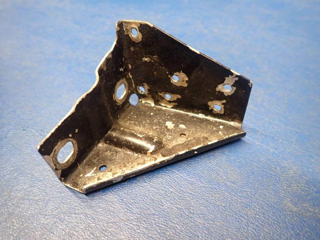 0460199-1 Cessna - BRACKET-FUEL STRAINER