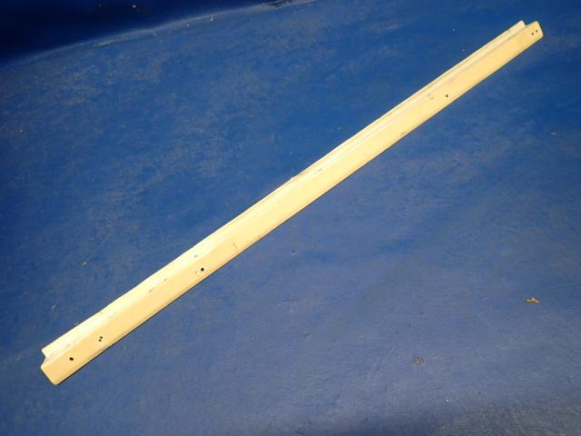 0515024-2 Cessna - Retainer-Headliner RH