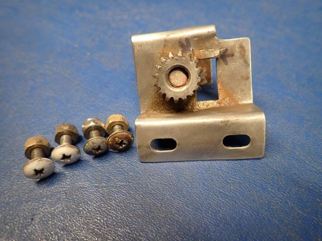 0511262-2 Cessna - ROTARY CLUTCH-RH (CRACKED) See Photos for details.