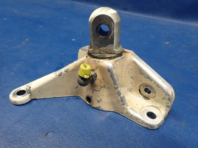 95643-08 Piper - Bracket - Main Gear Truss Left (5/8 O.D stud)