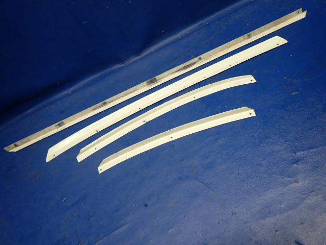 SET Piper - Retainer Set - Front Window Pilot Left LH