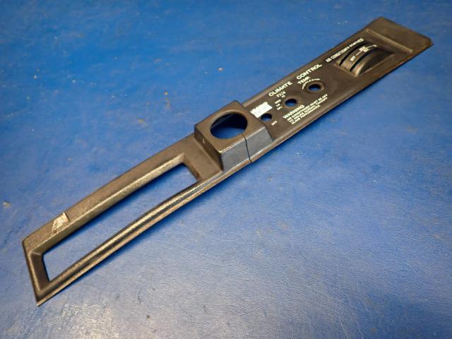 99513-00 Piper - COVER ASSEMBLY - Instrument panel right(Cracked)