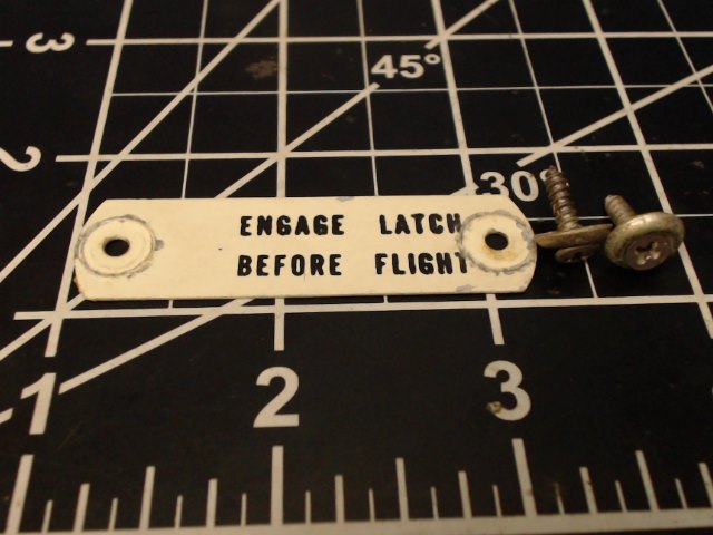 68555-05 Piper - Placard-Door Lock Engage Latch Before Flight