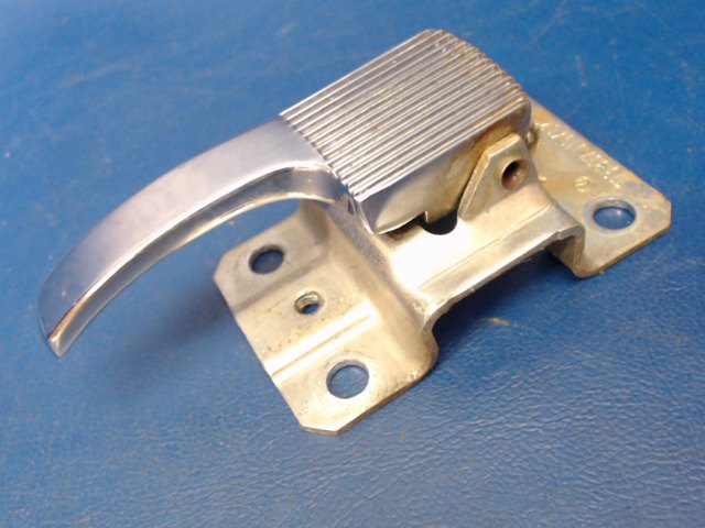 464 048 Piper - HANDLE - Door (113-837-019L)