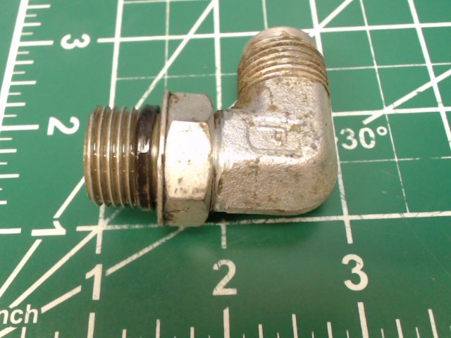 MS20822-8 Lycoming O-320-H2AD - Elbow - 1/2 Tube X 3/8 Pipe 90 Degree Inlet