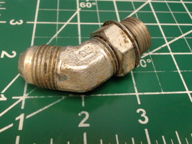 MS20823-8 Lycoming O-320-H2AD - Elbow - 1/2 Tube X 3/8 Pipe 45 Degree Outlet