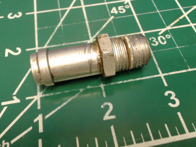 LW-15359 Lycoming O-320-H2AD - Nipple 1/4-18 X 1/2 ID Hose
